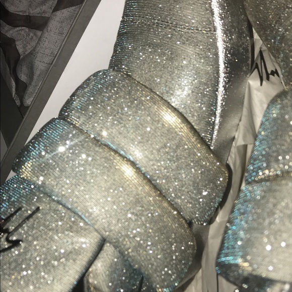 Giuseppe Zanotti Size 40 shining retail at 1000 - Picture 3 of 5